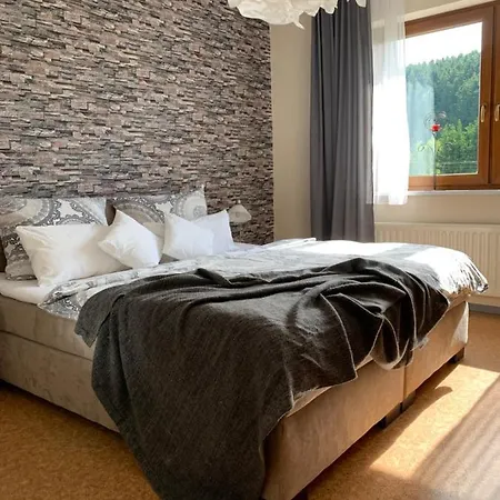 アパート Hof Goerrespesch-ferien Im Herzen Der Schneifel